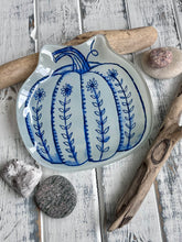 Load image into Gallery viewer, Blue Pumpkin Small Glass Plate

