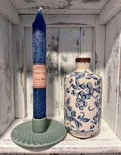 Load image into Gallery viewer, Vintage Inspired Floral Vase
